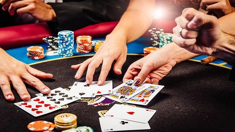 Bỏ túi những chú ý quan trọng về Odds và Outs khi chơi Poker